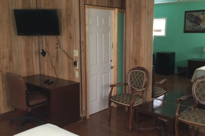 Room 16 of 40