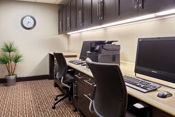Business Center 28 of 29