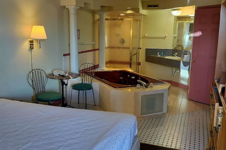 Room 9 of 15