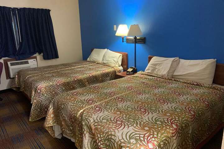 Room 9 of 10