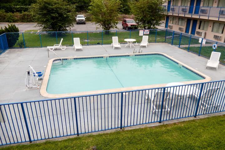 Pool 4 of 24