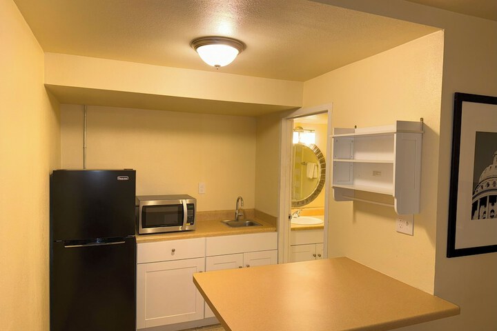 Room 16 of 27