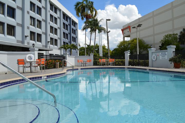 Holiday Inn Express & Suites Miami - Hialeah by IHG