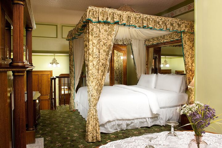 Room 16 of 31