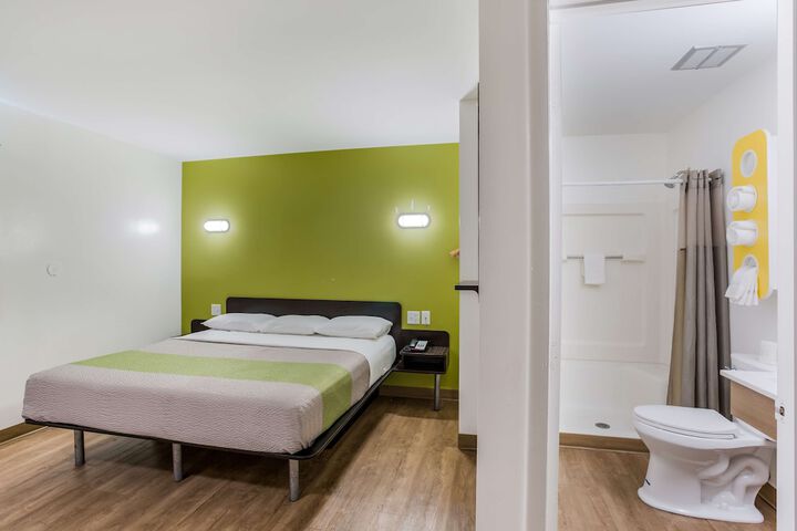 Room 15 of 37
