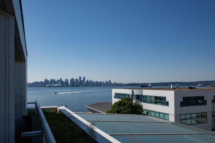 Coast Lonsdale Quay Hotel