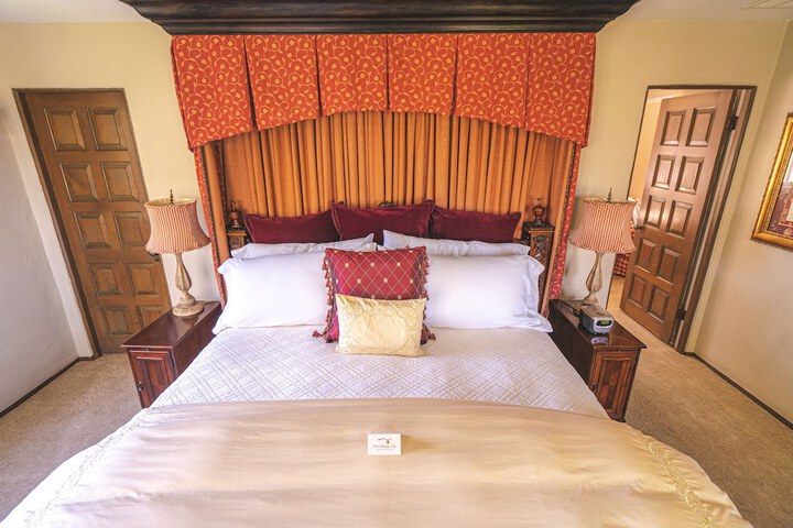 Room 27 of 51