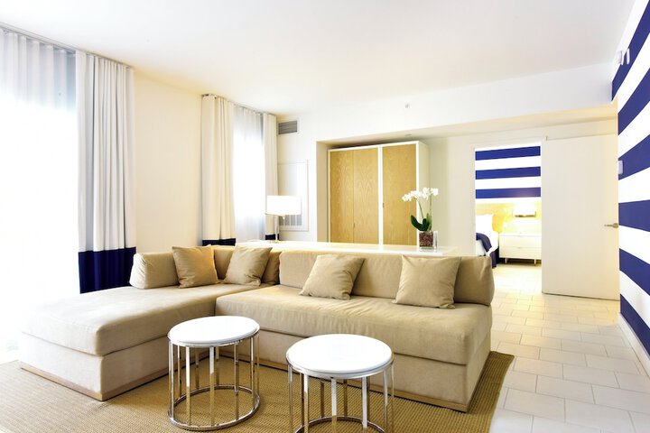 Room 40 of 67