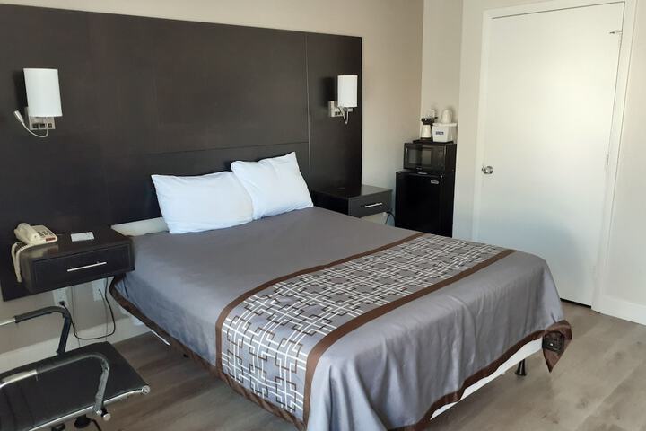Room 8 of 9