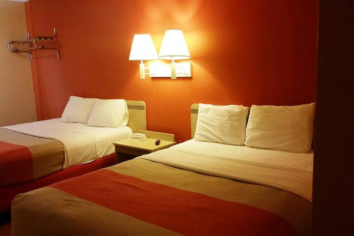 Room 8 of 12