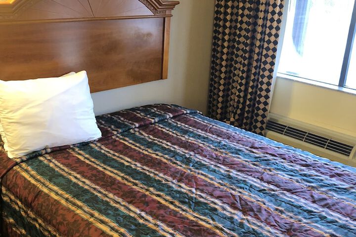 Room 33 of 48