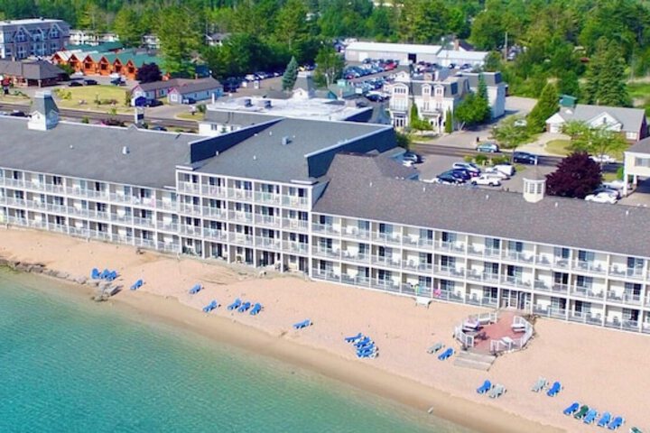 Hamilton Inn Select Beachfront Mackinaw City