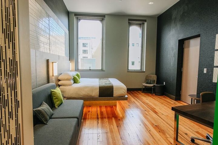 Room 27 of 112