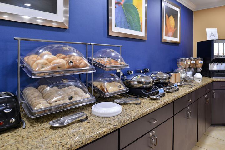 Breakfast/Coffee Service 32 of 40