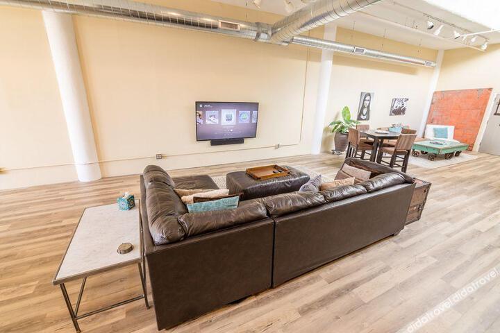 Penthouse Loft in The Heart of Downtown