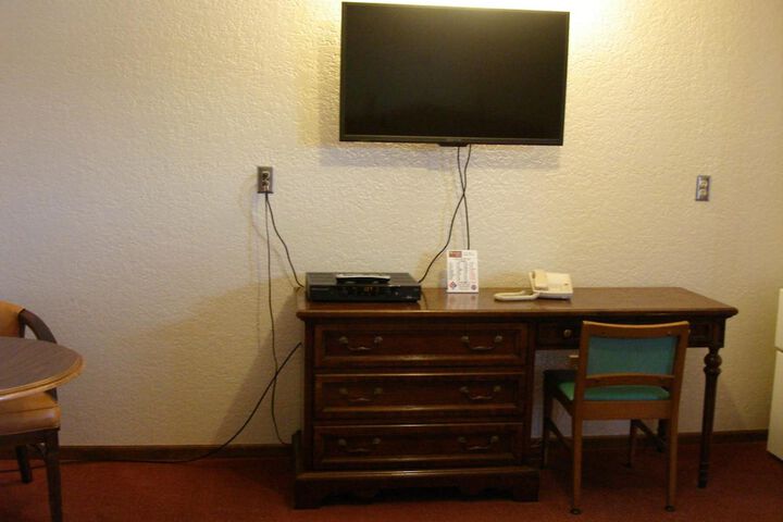Room 11 of 38