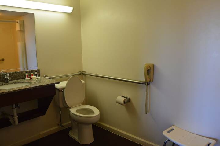 Room 18 of 33