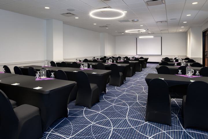 Holiday Inn Hotel & Suites Charleston West by IHG