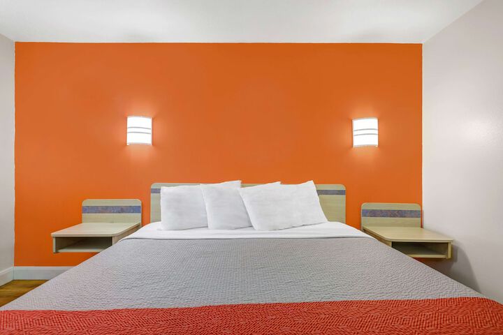 Room 33 of 51