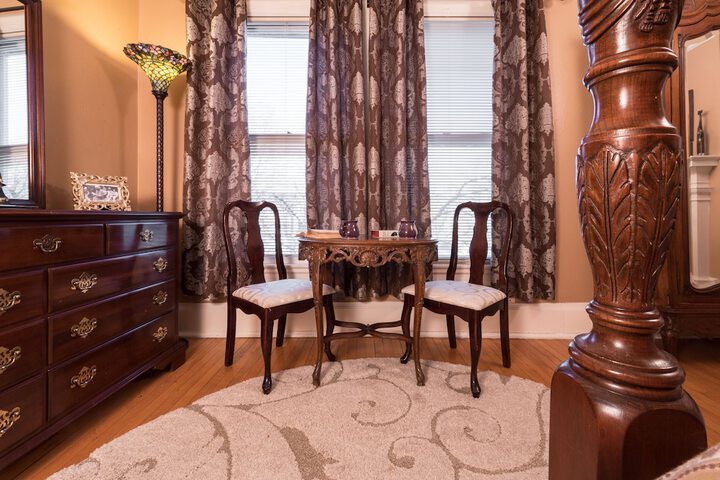 Room 51 of 76