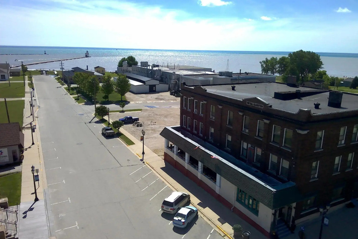 THE KEWAUNEE INN