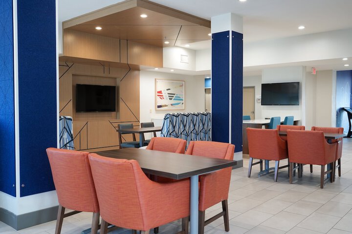 Holiday Inn Express & Suites Dallas Southwest-Cedar Hill by IHG