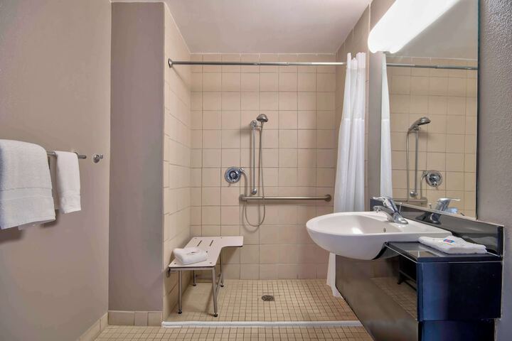 Room 15 of 41