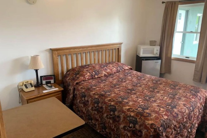 Room 6 of 10