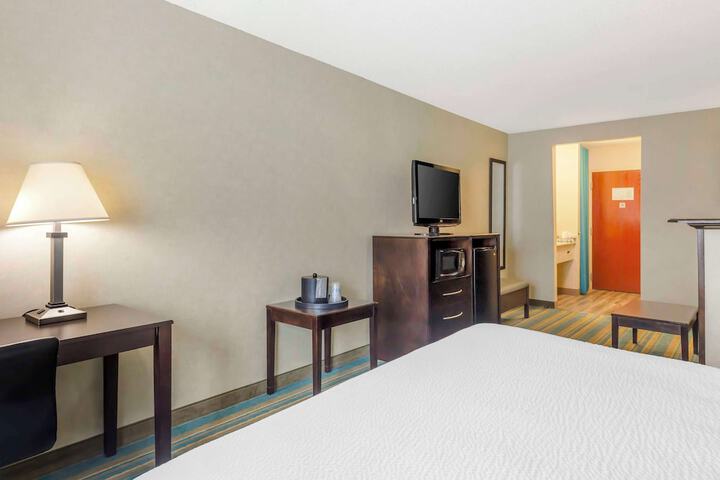 Room 32 of 40