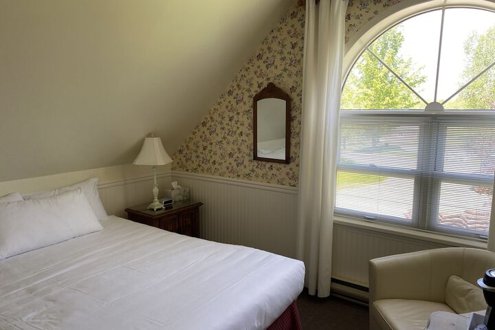 Room 12 of 26