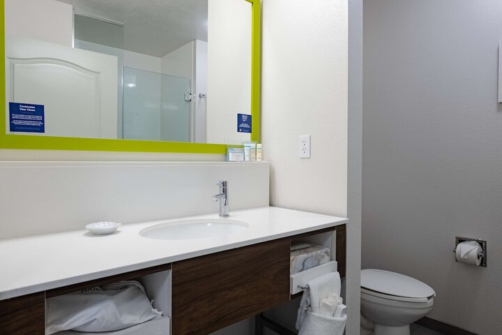 Room 15 of 28