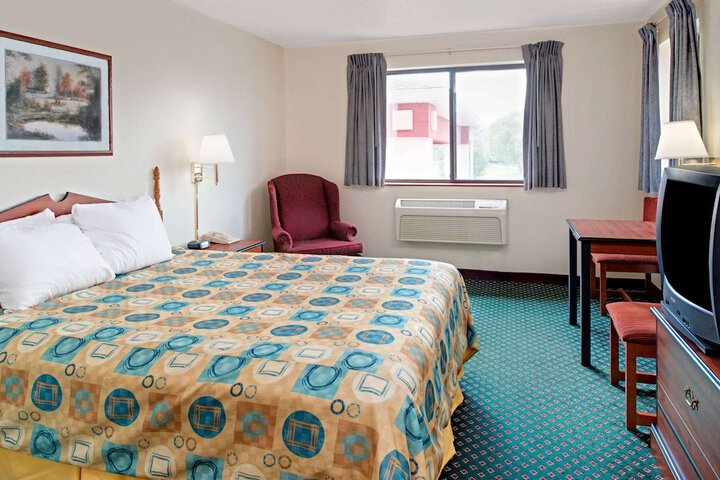 Room 10 of 16