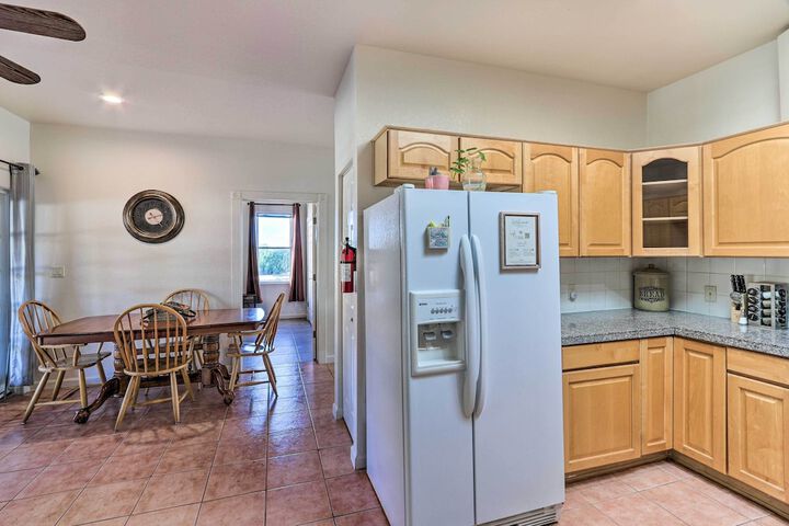 Eloy Desert Oasis w / Courtyard & Pool Access!