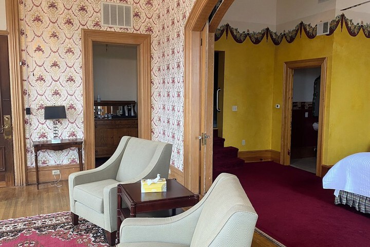 Room 9 of 75