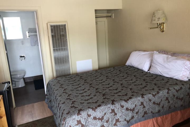 Room 17 of 37