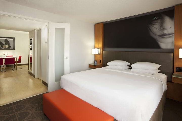 Room 48 of 77