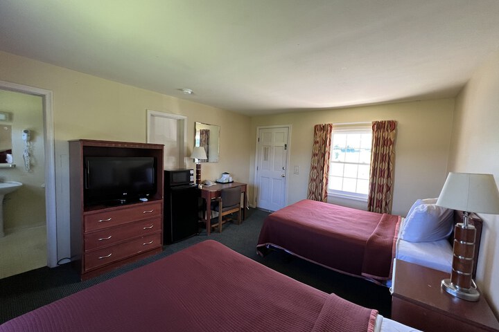 Room 8 of 34