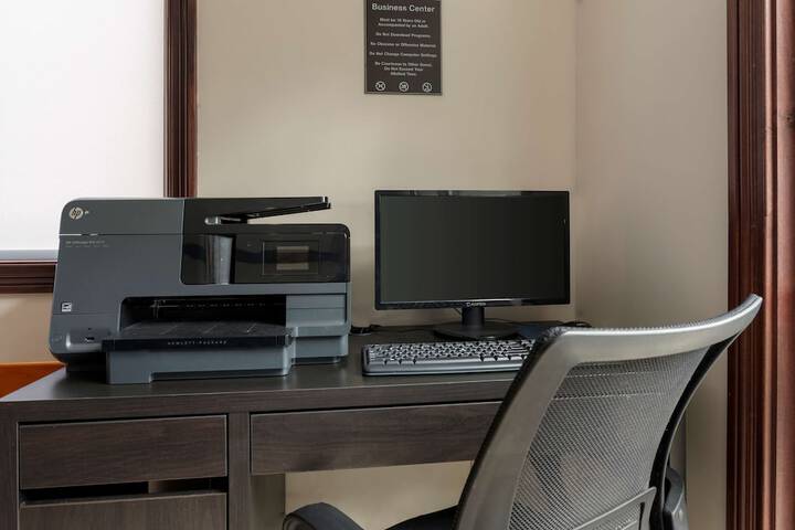 Business Center 25 of 25