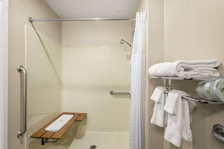 Room 14 of 77