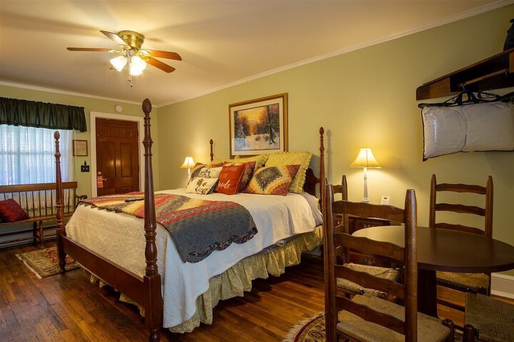 Room 25 of 47
