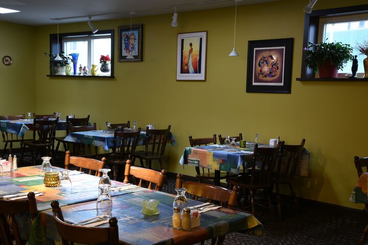 Dining 40 of 48