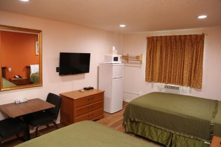 Room 8 of 34