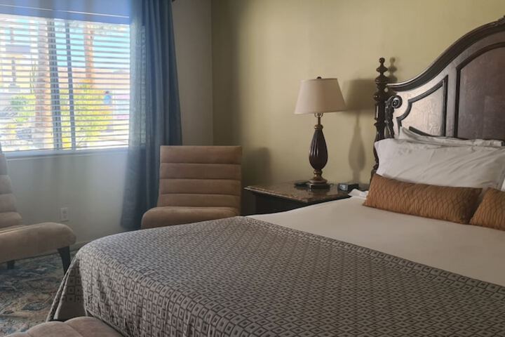 Room 26 of 38