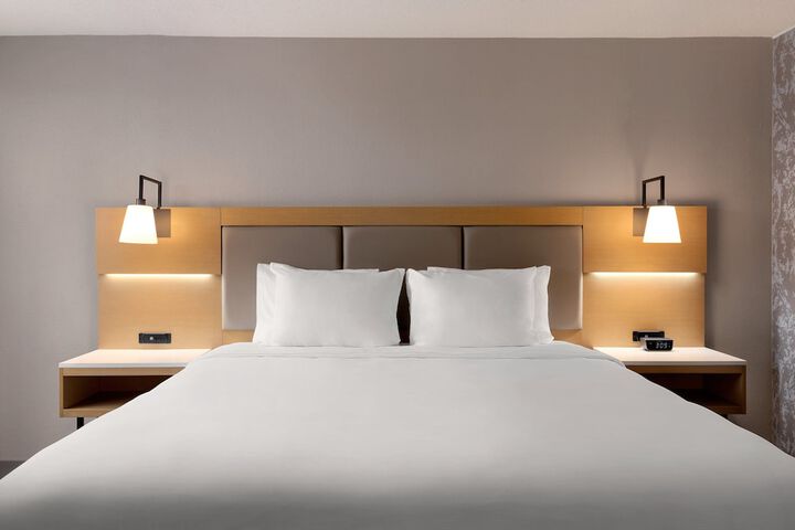 Room 14 of 33