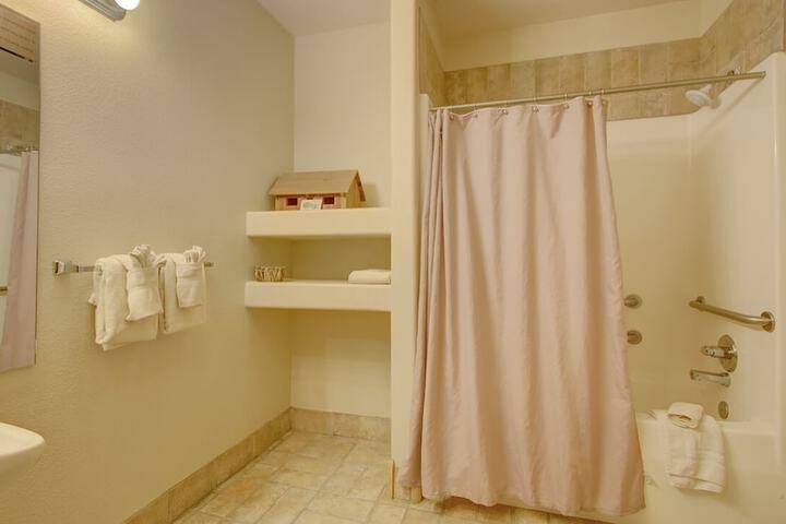 Room 83 of 108