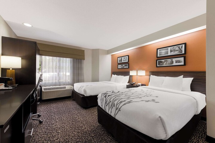 Room 22 of 48