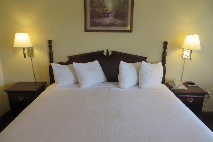 Honeysuckle Inn - Mountain View
