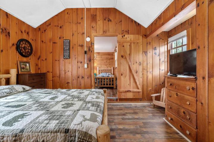 Hide-A-Way - Two Bedroom Cottage Lakeside