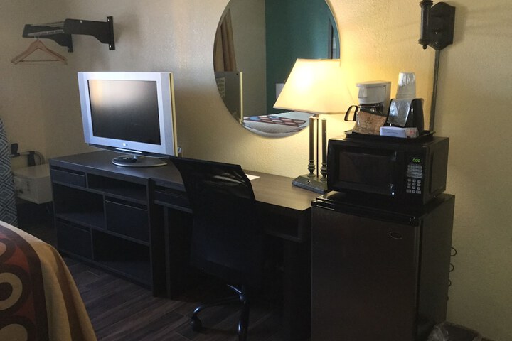 Room 28 of 32