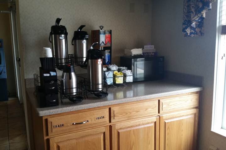 Breakfast/Coffee Service 40 of 54
